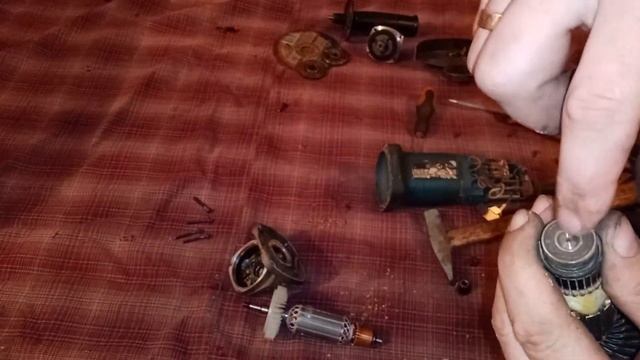 Замена Якоря Makita 9555 HN смотреть онлайн