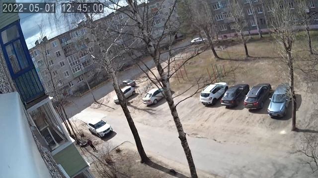 Пример дневной записи из окна во двор Hiper IoT Cam CX3