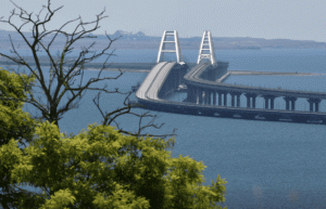 Транспорт поехал: что происходит на Крымском мосту после теракта