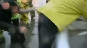 Мужик тонет в реке