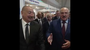 Лукашенко подарил жене Алиева СЪЕДОБНЫЕ ЦВЕТЫ!!!