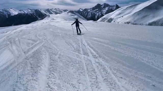 Архыз, апрель 2021г. Северный склон, зелёная трасса, полный спуск. смотреть онлайн
