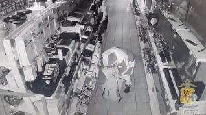 В Кирсе полицейские раскрыли кражу из магазина электроники ??