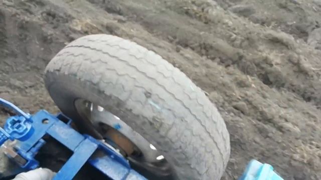 СЕЕМ СВЁКЛУ САМОДЕЛЬНОЙ СЕЯЛКОЙ. 2022. смотреть онлайн