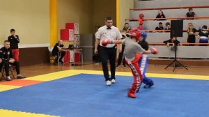 Девочки-кикбоксерши проявили силу духа в бою