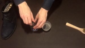 Как правильно почистить замшевую обувь?