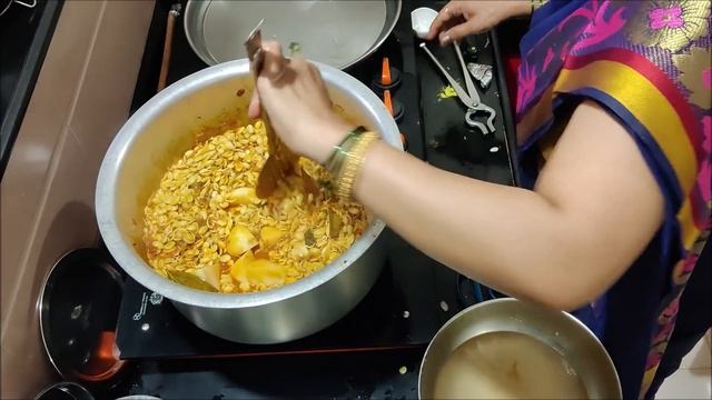 गणपतीच्या पहिल्या दिवशी 35 ते 40 लोकांसाठी आगरी स्टाईल वालाचे बिरडे/सर्वांना खुप आवडली/valache bird смотреть онлайн