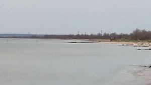 коса чушка пролив керченский материк и полуостров. азовское и черное море  пляж