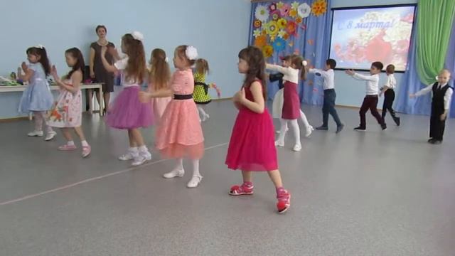 Танец "Далеко от мамы" смотреть онлайн