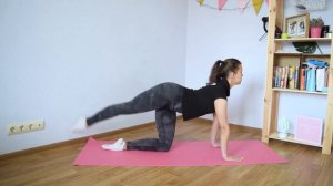 Махи прямой ногой в кошечке