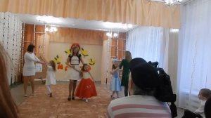 танец мам и дочек