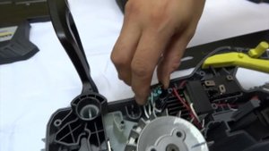 Разборка аккумуляторной цепной пилы  Karcher CS 330 BP