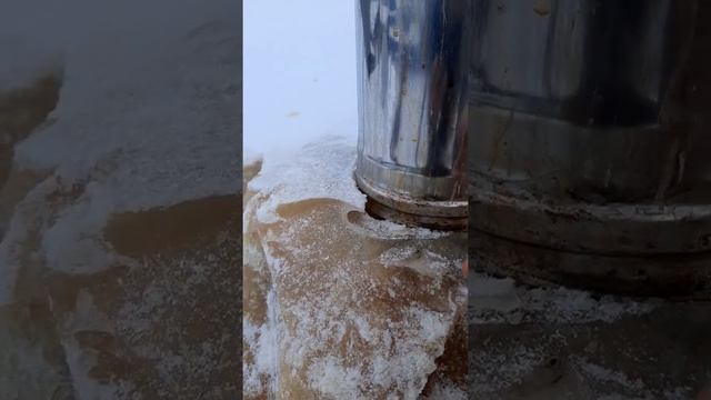 лёд возле трубы на крыше дома смотреть онлайн