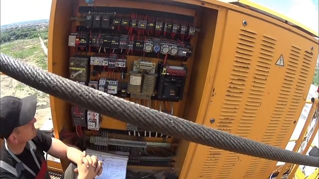 башенный кран liebherr 112 , почему самопроизвольно поддерживется первая скорость грузовой лебеки ? смотреть онлайн