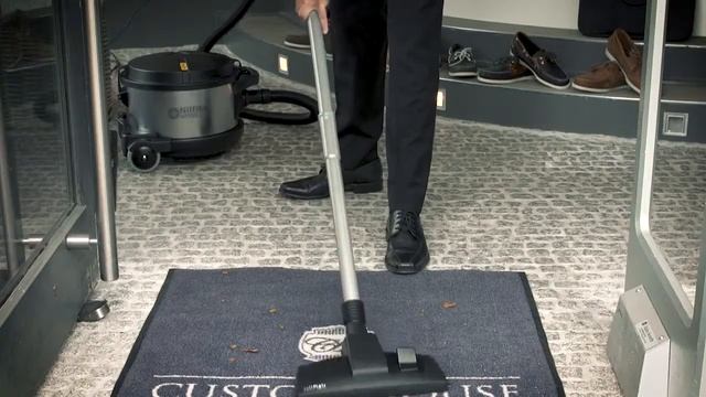 Пылесос NILFISK VP930 смотреть онлайн