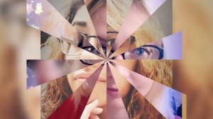 Девушки в очках #17