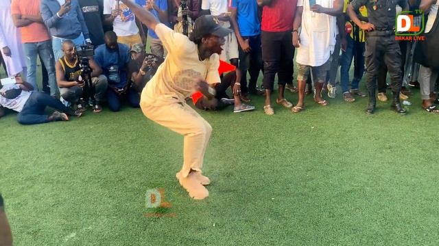 Du jamais vue: Balla montre une force de frappe incroyable pour son combat avec gris bordeaux смотреть онлайн