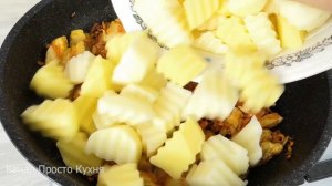 Просто, Быстро, Вкусно - тушеная картошечка с курицей в сковороде