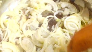 Если куриные сердечки то только так. Куриные сердечки с соевым соусом стир фрай. Проще простого.