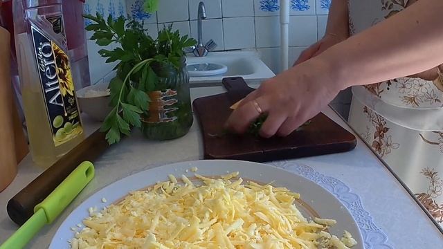 Карачаевские хычины с сыром и зеленью.