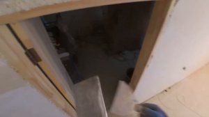 Чем заделать Щель 2 см. между Наличником и Проемом. На монтажную пену шпаклевать нельзя.