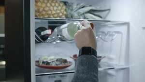 HITACHI R-BG 410 PU6X - Классический двухкамерный холодильник. Обзор модели и ключевые преимущества