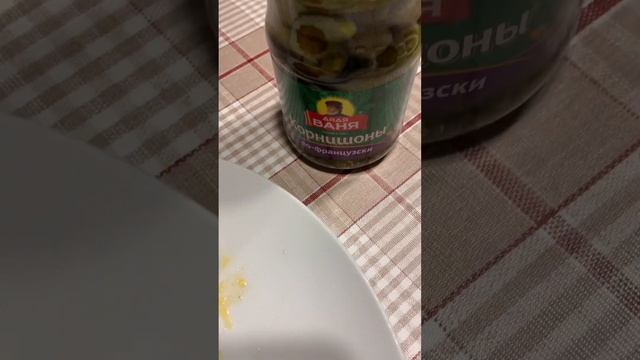 На ужин-Картошка пюре с молоком,маслом и яйцом,курица из духовки и корнишоны?#еда #едимдома #лайф