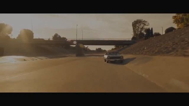 Райан Гослинг уходит от погони под песню t.a.t.u - Нас не догонят смотреть онлайн