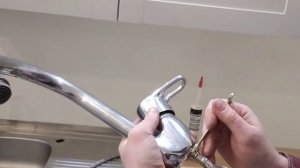 Как поменять кран на кухне своими руками - снято на видео