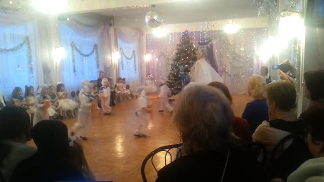 Зайчик с морковками. Утренник 2015 смотреть онлайн