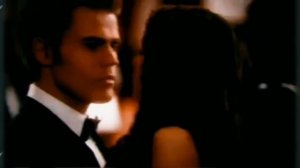 ГРУСТНЫЙ НОВЫЙ ГОД; Деймон и Кэролайн. Стефан и Елена. Энзо и Бонни.