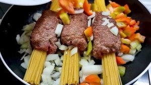 Вкуснейшее блюдо из мясного фарша , спагетти и овощей !Новый рецепт в описании
