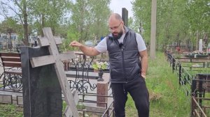 Убирать или нет деревянный крест на могиле если установили памятник