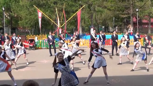 Выпускники на Власихе (флеш-моб) смотреть онлайн