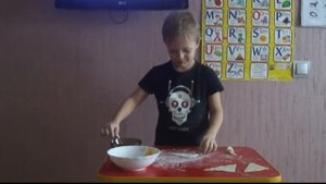 Готовят малыши. Круассаны