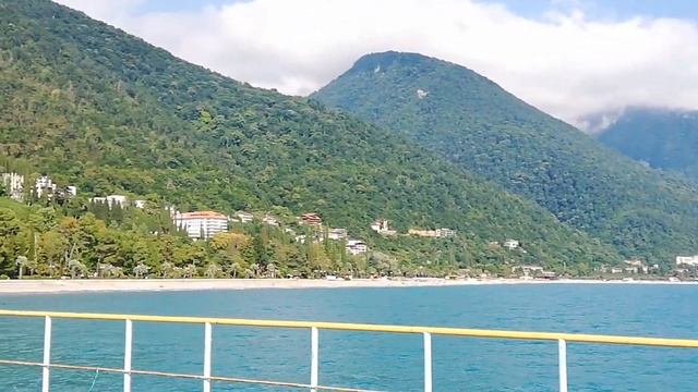 Старая Гагра. Вид с моря смотреть онлайн