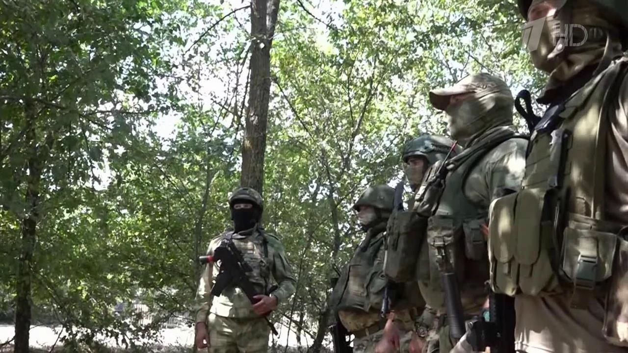 За успешное выполнение задач бойцам 71-го гвардейского мотострелкового полка вручили знаки отличия