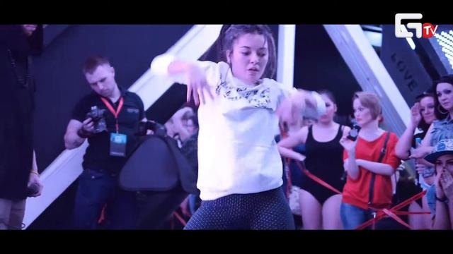 Много красивых задниц / Many beautiful asses смотреть онлайн