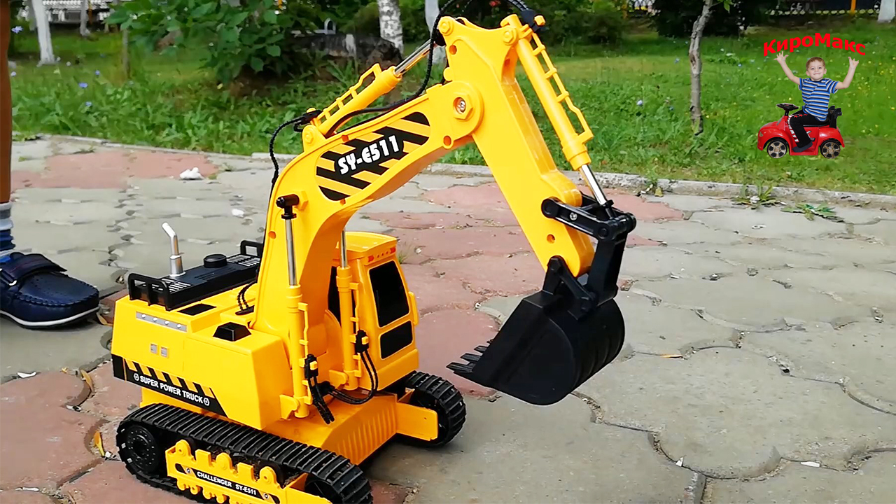 Очень реалистичный гусеничный экскаватор на РУ. Распаковка. Real excavator on rc.