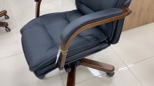 Кресло для руководителя БЮРОКРАТ T-9927 WALNUT