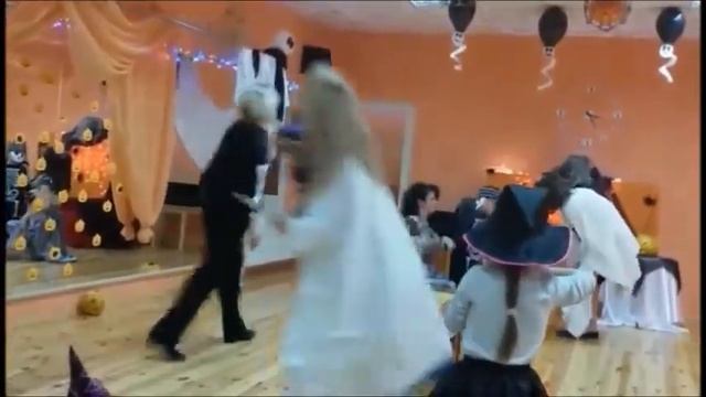 Дитяче Костюмоване Свято на Хеллоуін. Детский костюмированный праздник на Хеллоуин смотреть онлайн