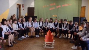 Вьется в тесной печурке огонь