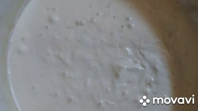 Завтрак, йогурт из козьего молока и земляничное варенье. смотреть онлайн