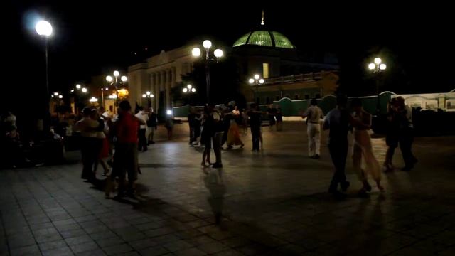 У Києві танцюють танго просто неба смотреть онлайн