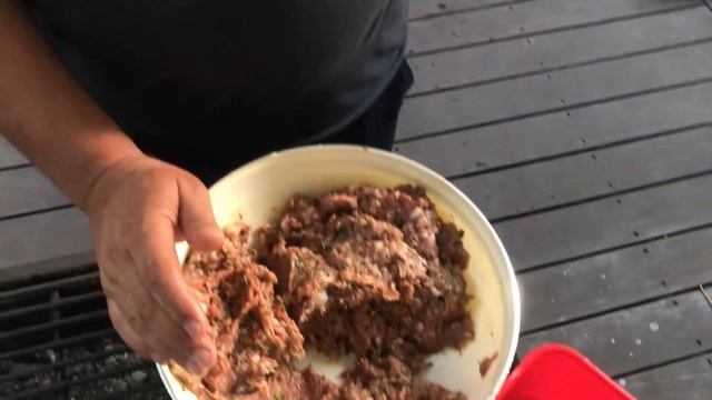 СОЧНЫЕ ЛЮЛЯ КЕБАБ НА МАНГАЛЕ *БЕЗ ШАМПУРОВ*. РЕЦЕПТ ФАРША ГОВЯДИНЫ НА КОСТРЕ ДЛЯ НАЧИНАЮЩИХ.