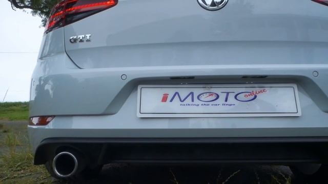 Renault Megane RS v Volkswagen Golf GTI comparison смотреть онлайн