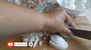 ? Салат с маринованными грибами и консервированной кукурузой ?