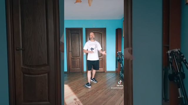 УЧИМ НОВОЕ ТОПОВОЕ ДВИЖЕНИЕ НОГАМИ ИЗ ТРЕНДОВ ТИК ТОК ТАНЦЫ 2021. УРОКИ ТАНЦЕВ ОНЛАЙН ДЛЯ НОВИЧКОВ