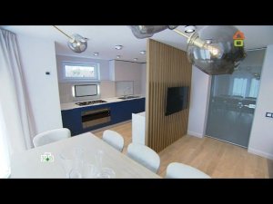 "Дачный ответ": Просторная кухня с функциональными нишами и зеленым украшением