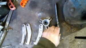 КРУТАЯ САМОДЕЛКА для АВТОСЛЕСАРЯ. Как сделать съемник своими руками. Съемник для шкива